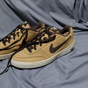 Nike Men's Beige and Dark Brown Sneakers